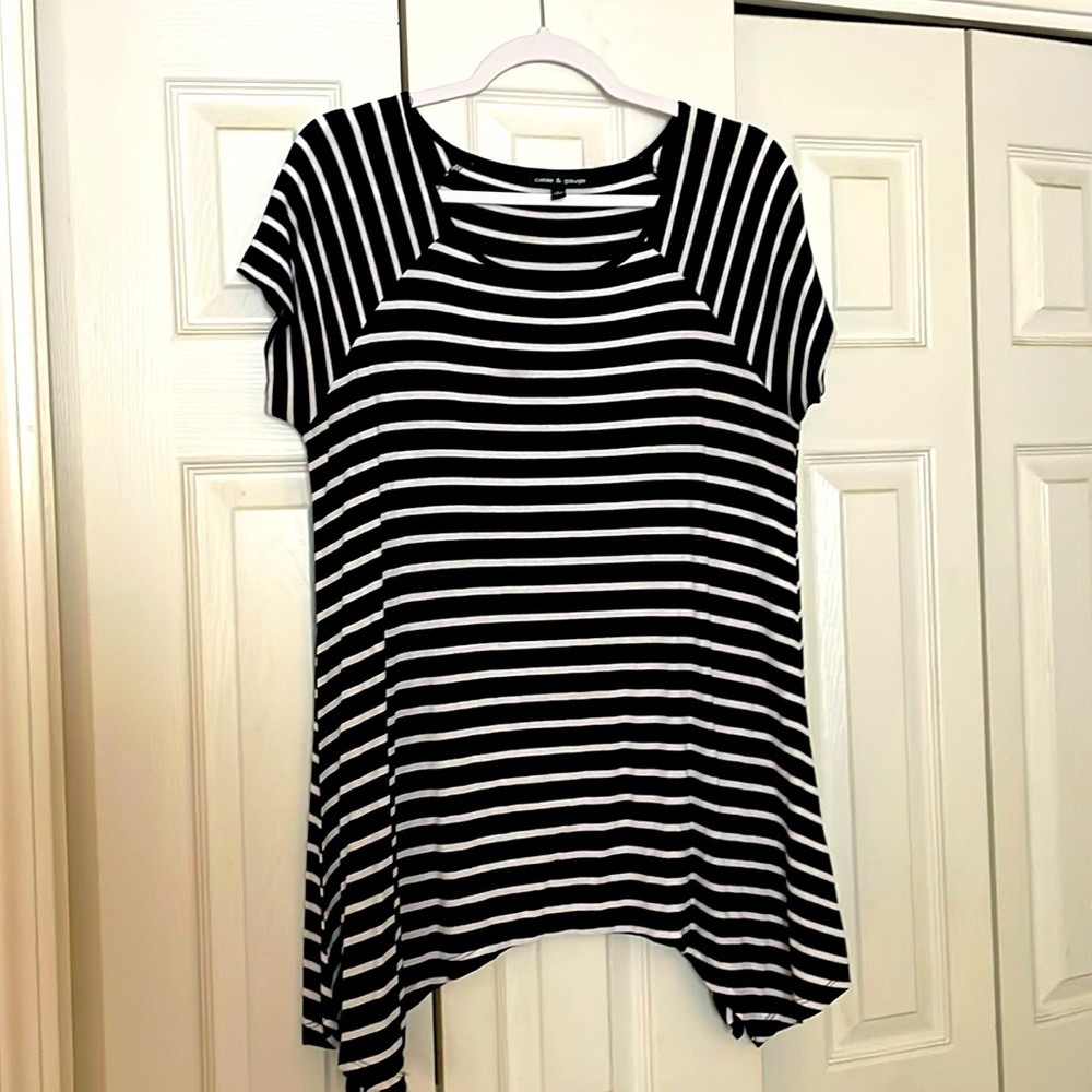 Cable and Gauge Women’s L Top, great for going out, or casual professional look.